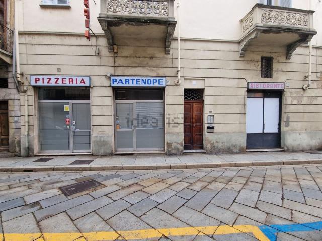 Locale Commerciale in vendita a Centro, Piemonte