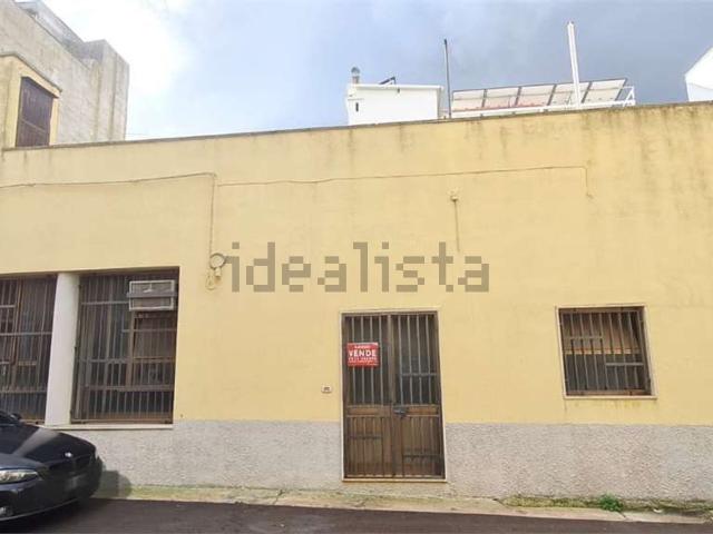 Locale Commerciale in vendita a Puglia, Lecce