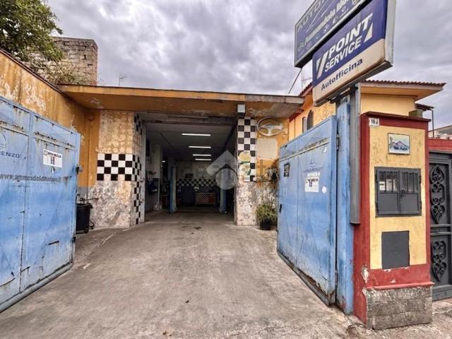 Locale Commerciale in vendita a Portici, Campania