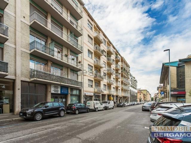 Locale Commerciale in vendita a Paderno, Seriate