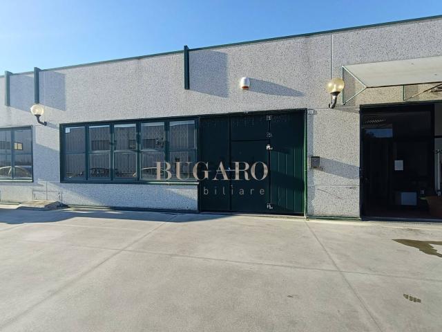 Locale Commerciale in vendita a Baraccola Est, Marche