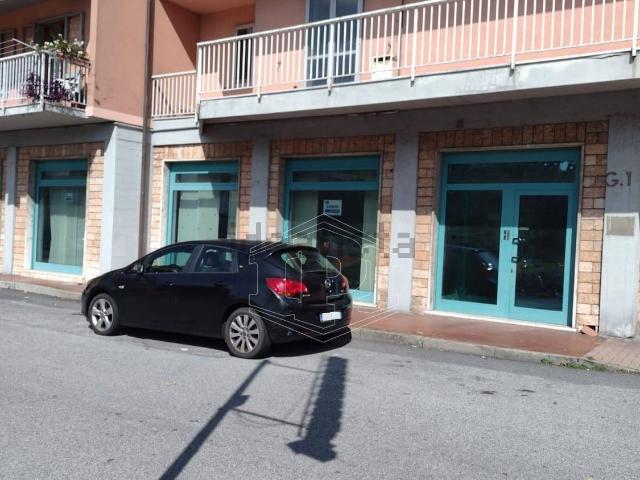 Locale Commerciale in vendita a Busalla, Liguria