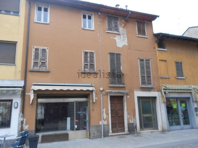 Locale Commerciale in vendita a Pandino, Lombardia