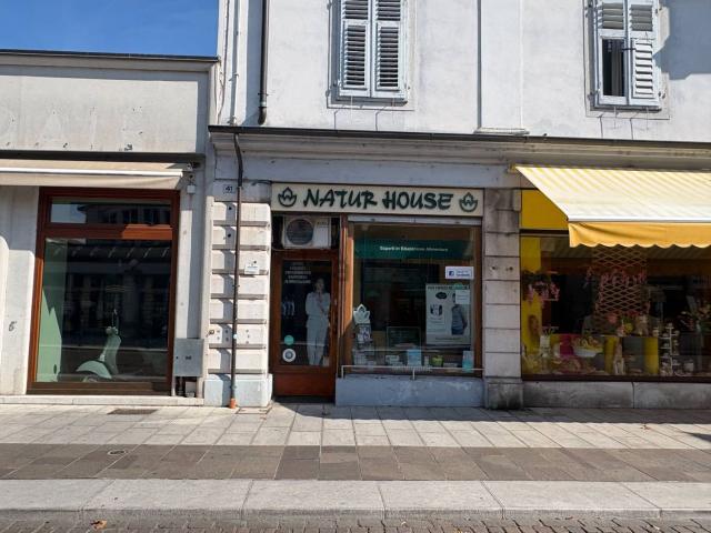 Locale Commerciale in vendita a Borgo Castello, Gorizia