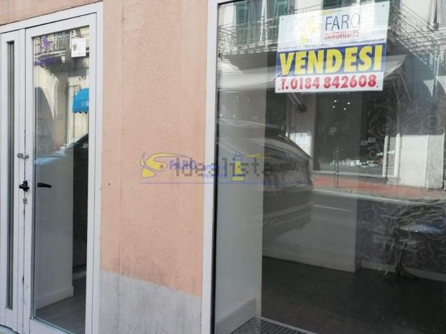 Locale Commerciale in vendita a Ventimiglia, Liguria