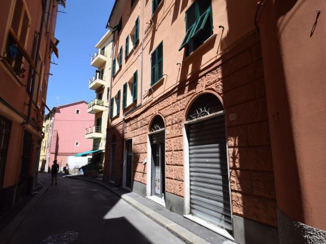 Locale Commerciale in vendita a Voltri, Genova