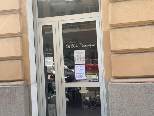 Locale Commerciale in vendita a Barriera Vecchia-San Giacomo, Villa Opicina