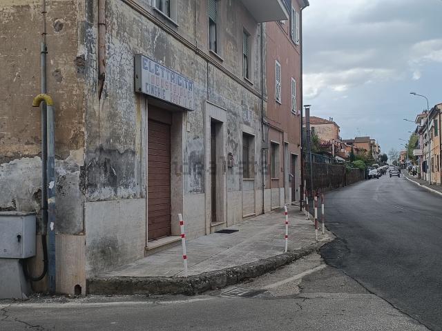 Locale Commerciale in vendita a Civita Castellana, Lazio