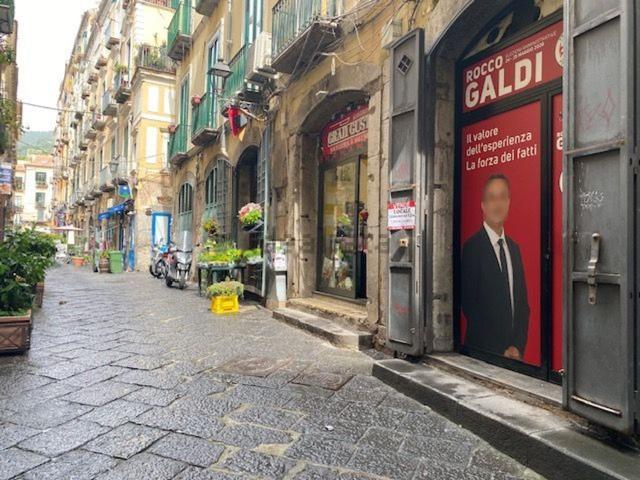Locale Commerciale in vendita a Salerno, Campania