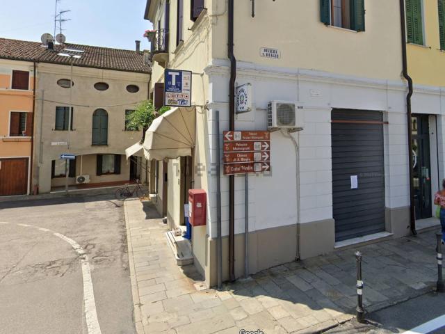 Locale Commerciale in vendita a Lendinara, Veneto