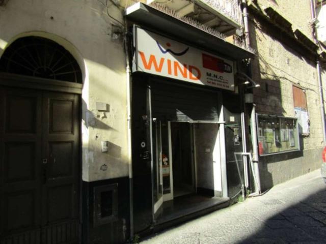 Locale Commerciale in vendita a Nola, Campania