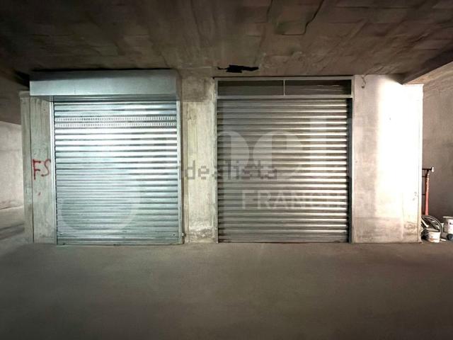 Locale Commerciale in vendita a Angri, Campania