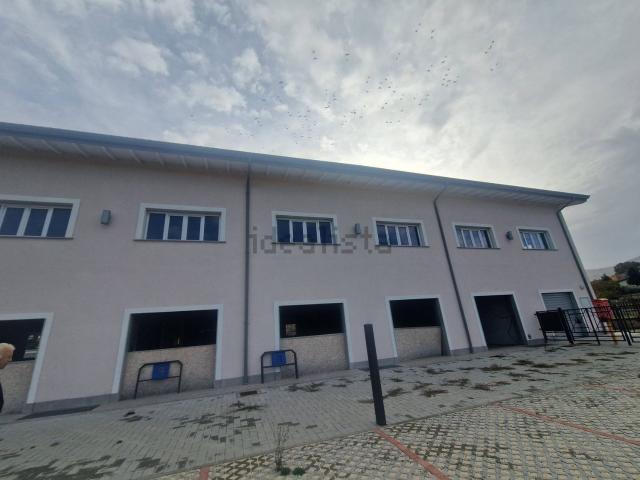 Locale Commerciale in vendita a Villaggio Breda, Roma Capitale