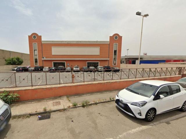 Locale Commerciale in vendita a Elmas, Sardigna/Sardegna