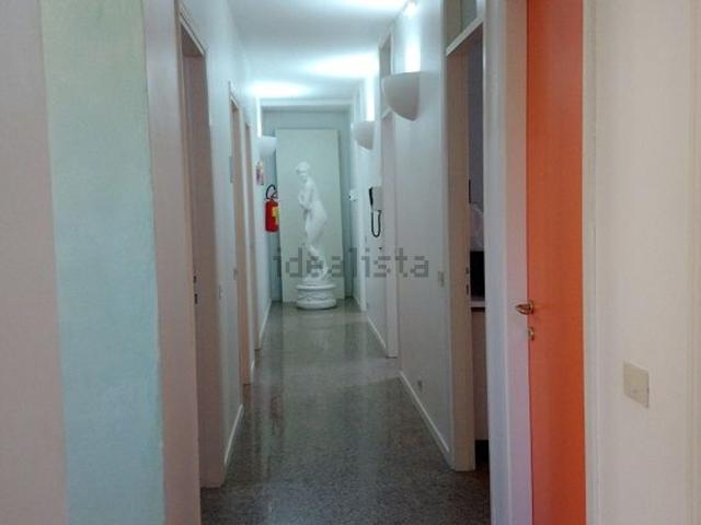 Locale Commerciale in vendita a Sant'Agostino, Albignasego