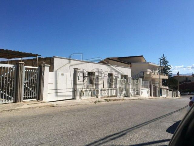 Locale Commerciale in vendita a Alcamo, Sicilia