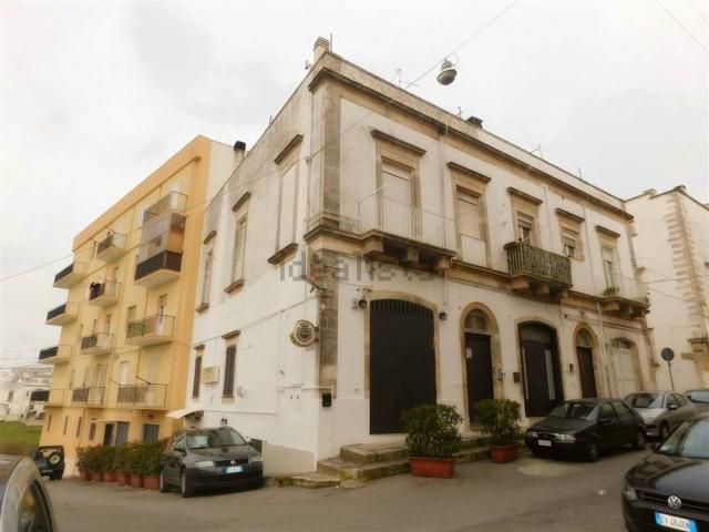 Locale Commerciale in vendita a Puglia, Taranto