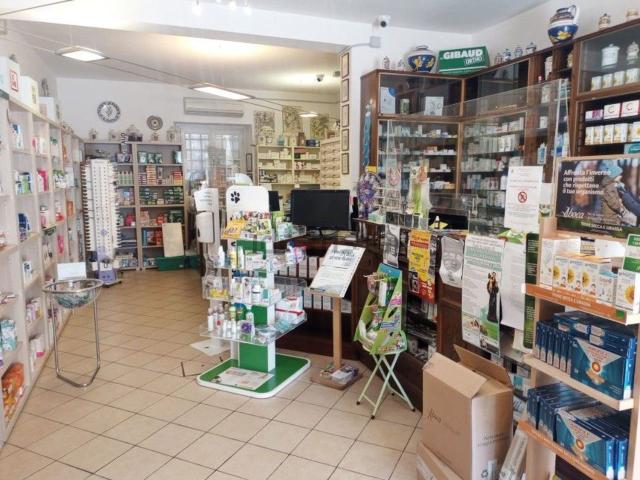 Locale Commerciale in vendita a Greccio, Lazio