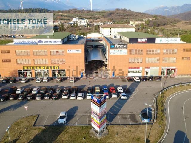 Locale Commerciale in vendita a Affi, Veneto