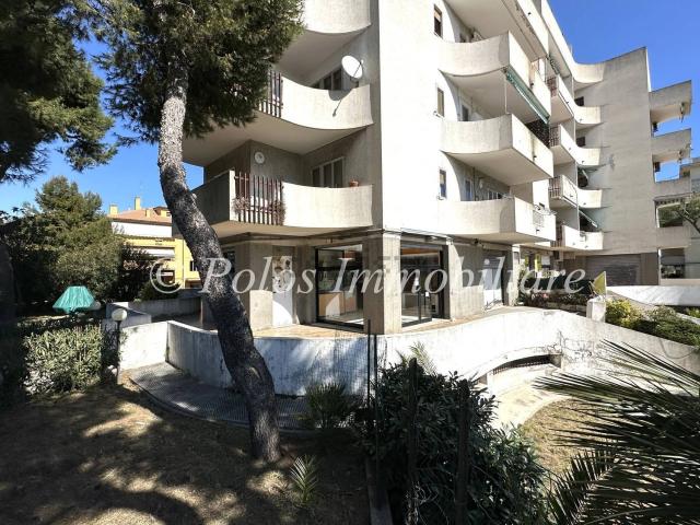 Locale Commerciale in vendita a Santa Maria a Mare, Marche
