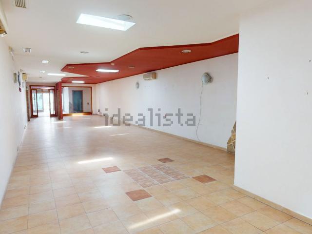 Locale Commerciale in vendita a Sant'Avendrace-Santa Gilla, Cagliari