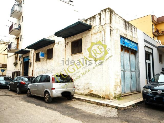 Locale Commerciale in vendita a Puglia, Bari
