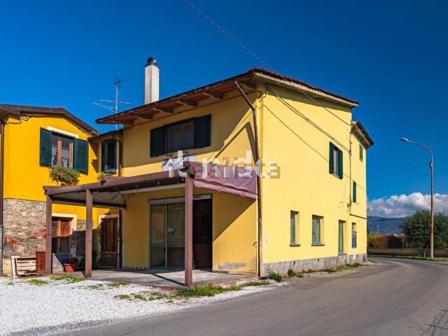 Locale Commerciale in vendita a Olmi, Quarrata