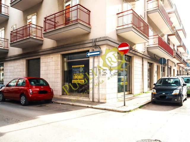 Locale Commerciale in vendita a Puglia, Bari