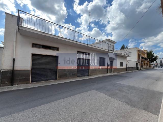 Locale Commerciale in vendita a Puglia, Bari