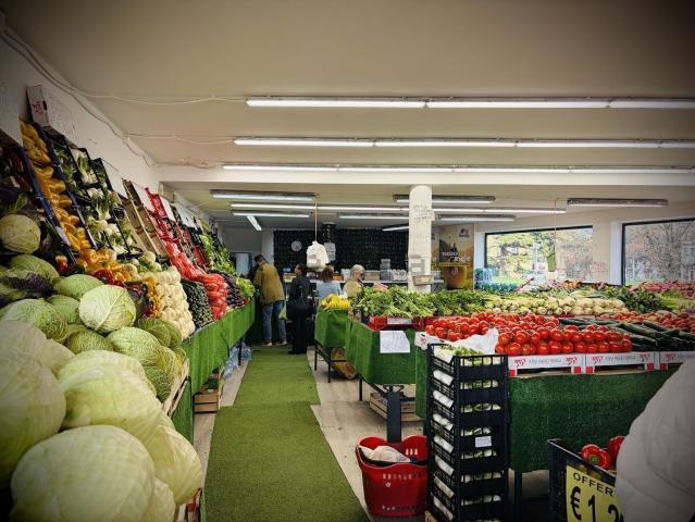 Locale Commerciale in vendita a Padova, Veneto