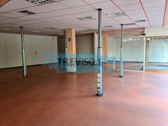 Locale Commerciale in vendita a Selvana, Treviso
