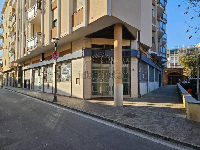 Locale Commerciale in vendita a Ceriale, Liguria
