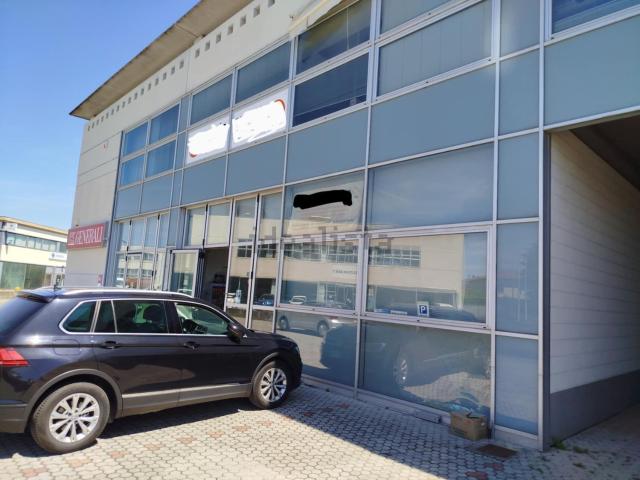 Locale Commerciale in vendita a Chiesino, Pontedera