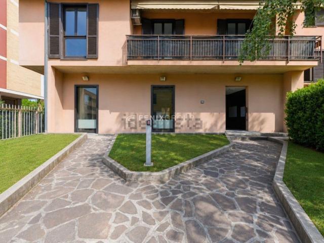 Locale Commerciale in vendita a Agrate Brianza, Lombardia