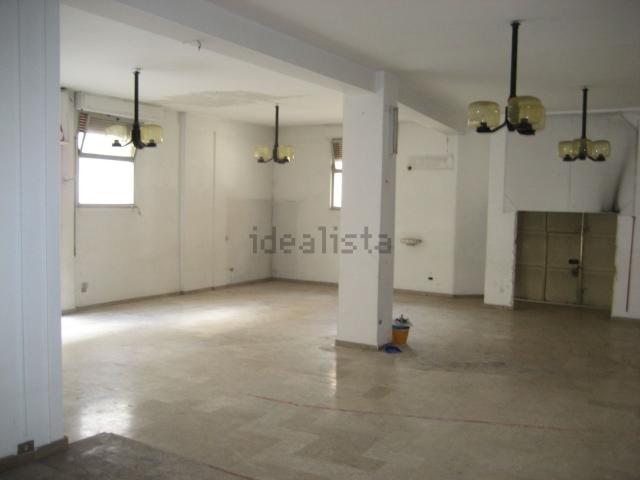 Locale Commerciale in vendita a Puglia, Bari