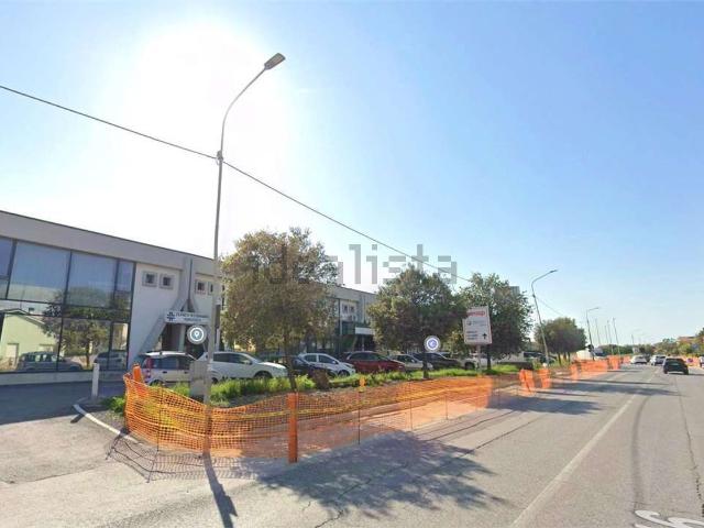 Locale Commerciale in vendita a Cesano, Marche
