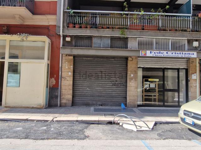 Locale Commerciale in vendita a Municipio 1, Puglia