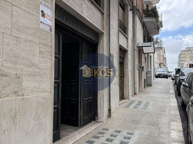 Locale Commerciale in vendita a Puglia, Bari