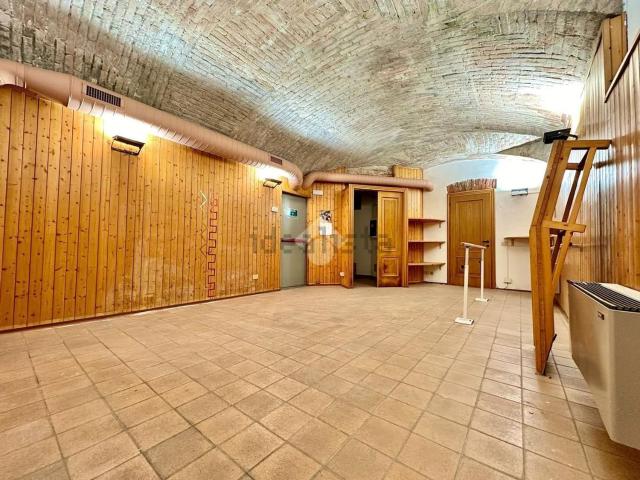 Locale Commerciale in vendita a Piemonte, Alessandria