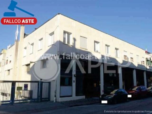 Locale Commerciale in vendita a Monteortone, Abano Terme