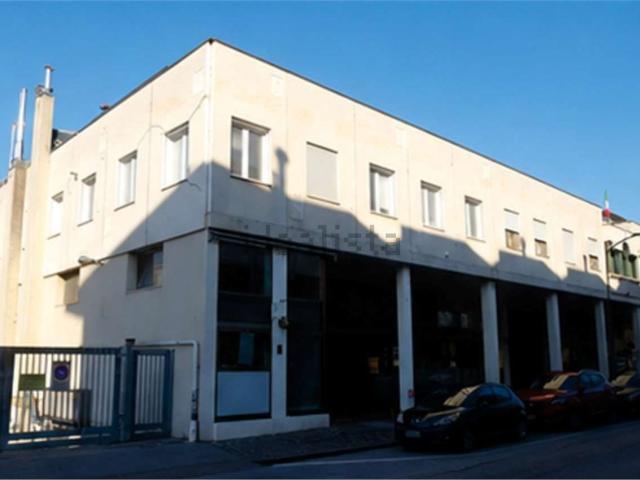 Locale Commerciale in vendita a Monteortone, Abano Terme