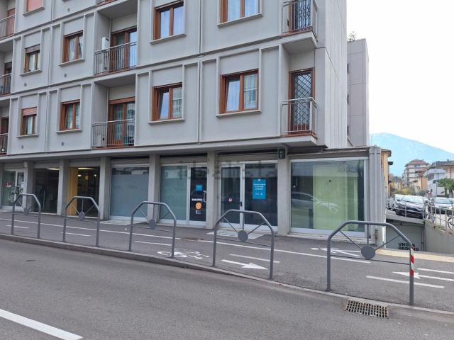 Locale Commerciale in vendita a Territorio Val d'Adige, Trento