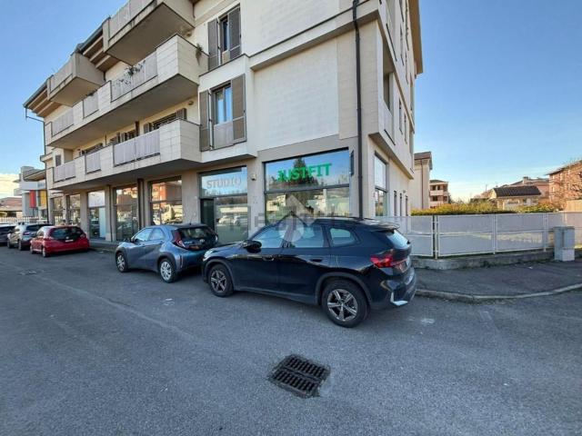 Locale Commerciale in vendita a Desio, Lombardia