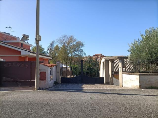 Locale Commerciale in vendita a Prato Fiorito, Roma Capitale
