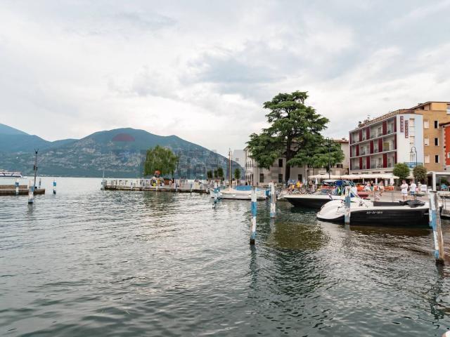 Locale Commerciale in vendita a Iseo, Brescia