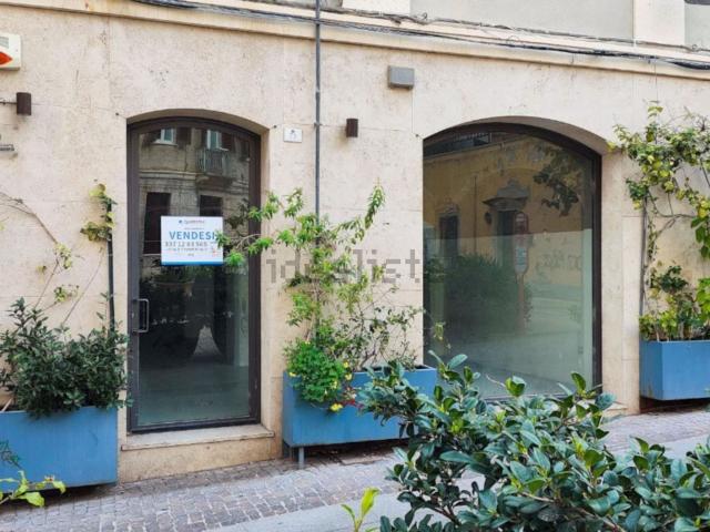 Locale Commerciale in vendita a Biddanoa/Villanova, Cagliari