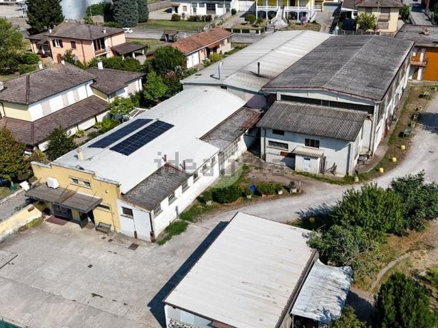 Locale Commerciale in vendita a Lazzaretto, San Fiorano