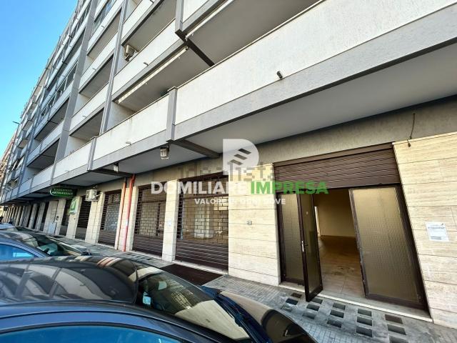 Locale Commerciale in vendita a Puglia, Lecce