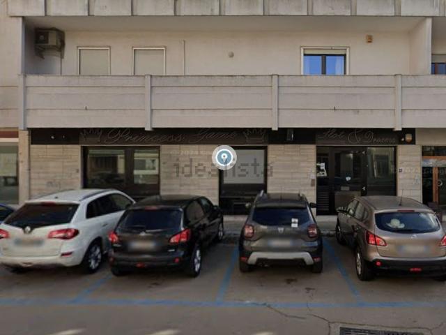 Locale Commerciale in vendita a Puglia, Lecce