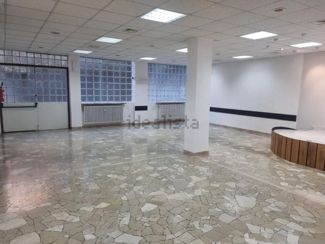 Locale Commerciale in vendita a San Giorgio, Venegono Superiore